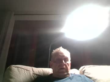 joeislookingyou