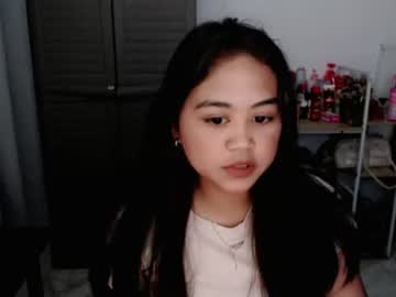 kisses avery