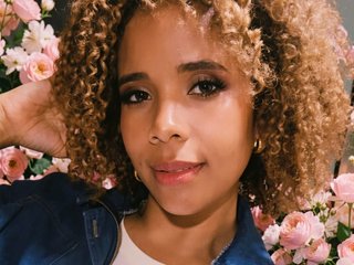 mia curly